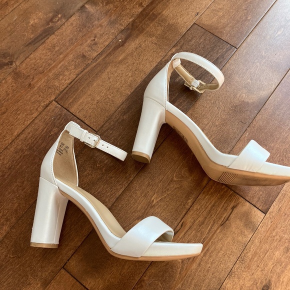 Naturalizer Joy White Dress Sandals - Picture 2 of 7